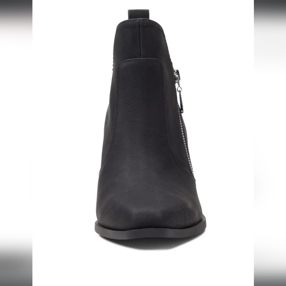 NWOT GBG Los Angeles "Vissa" Black Zipper Ankle Stacked Heel Booties, Sz 7 - Picture 2 of 11